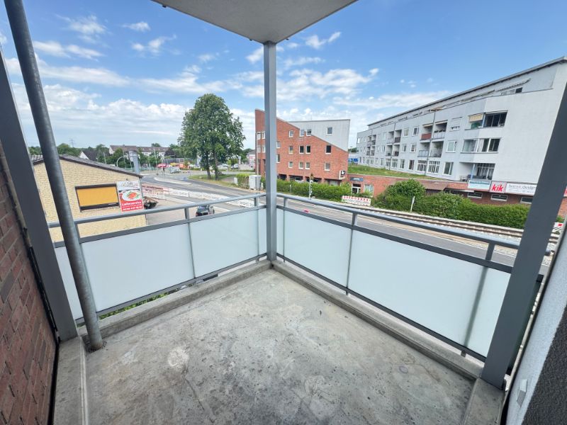 ! Öffentlich gefördert ! Moderne 3-Zimmer-Wohnung mit West-Balkon, Einbauküche und Fußbodenheizung - Foto 4